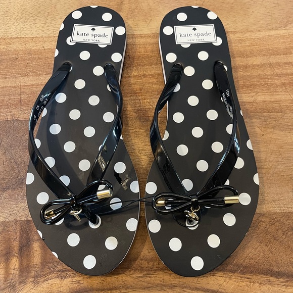 NEW  KATE SPADE Foxy Polka Dot Black Flip Flop Slip-On Sandal Women's Size 9-10 - Picture 1 of 5